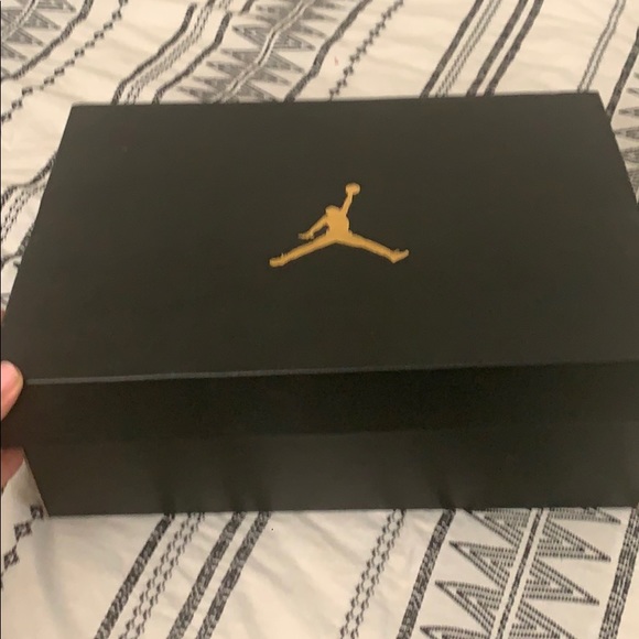 Air Jordan 1 Mid size 10.5 - Picture 4 of 4